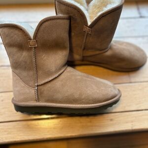 Cozy Tan Shearling Women's Boots NWOT